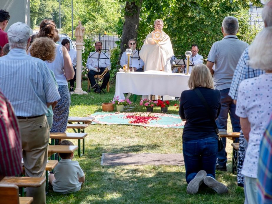 Fronleichnamgottesdienst in Enkheim